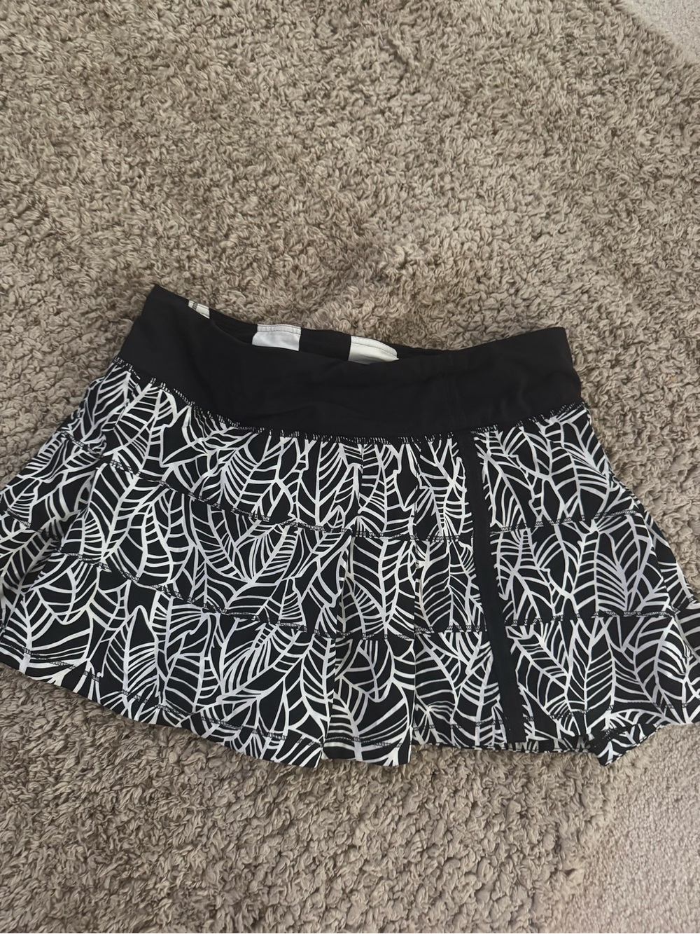 lululemon athletica Black and White Leaf-Print Skater Shorts